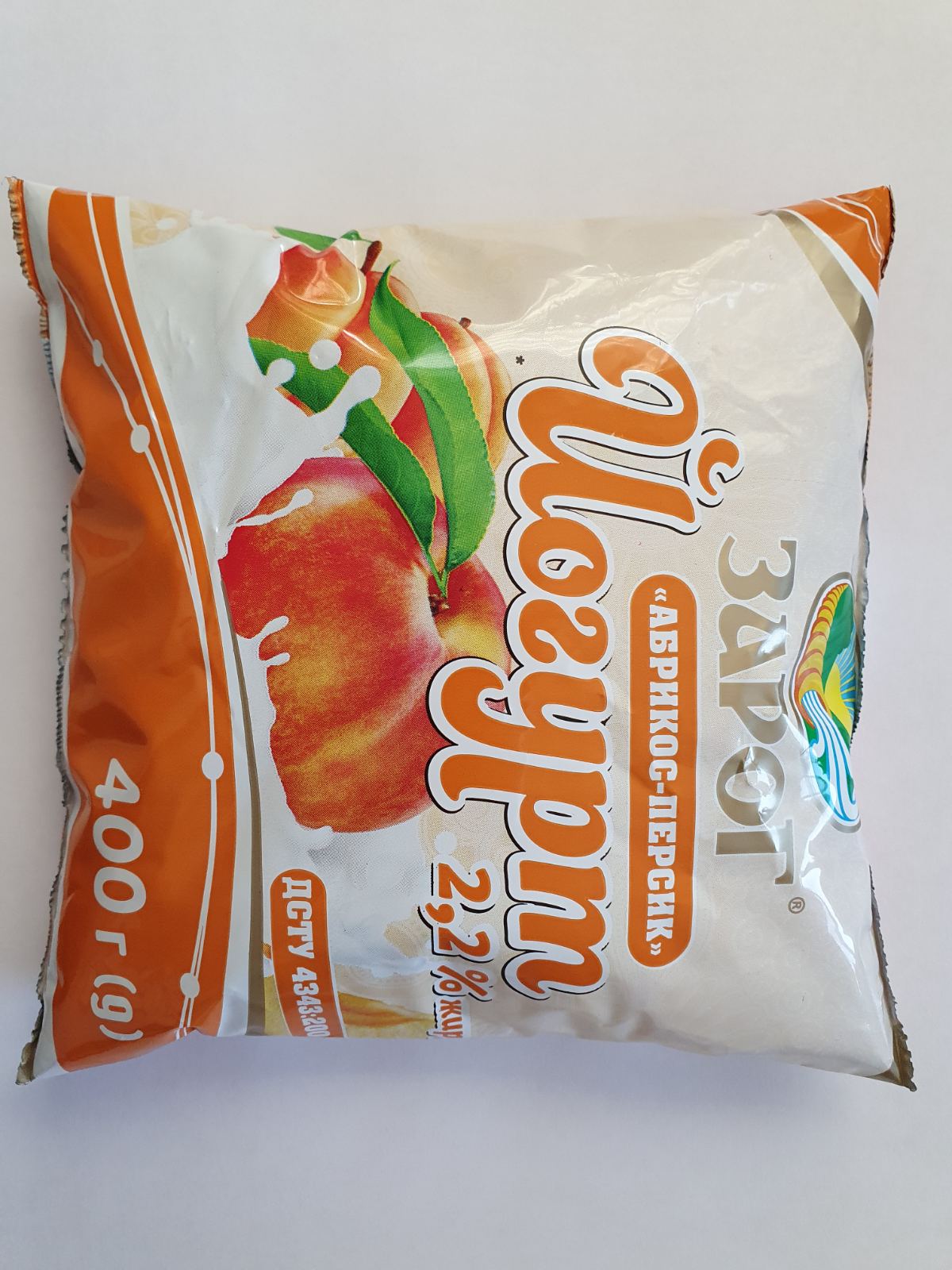 Йогурт 2,2% "Абрикос-персик" 400г (плівка) ТМ ЗароГ